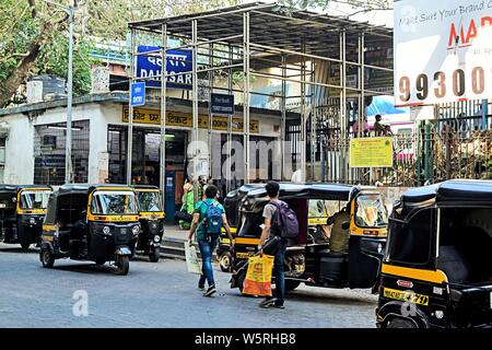 Dahisar Bahnhof Eintrag Mumbai Maharashtra Indien Asien Stockfoto