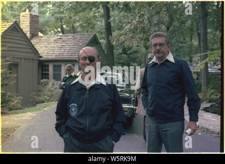 Moshe Dayan, der israelische Außenminister mit Ezer Weizman, der israelische Verteidigungsminister, in Camp David. Stockfoto