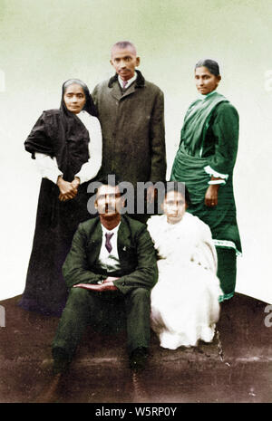 Kasturba Gandhi und Mahatma Gandhi mit Dr. Hermann Kallenbach und Frauen 1913 Stockfoto