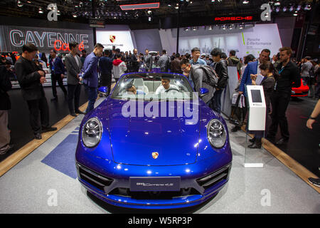 ---- Einen Porsche 911 Carrera 4S Cabrio Sportwagen im 18. Shanghai Internationalen Automobil- Ausstellung angezeigt, auch eine bekannte Stockfoto