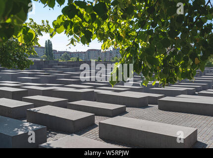 Berlin, Deutschland 2019-07-24: Denkmal für die ermordeten Juden Europas Holocaust-Mahnmal in Berlin Stockfoto