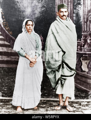 Kasturba Gandhi und Mahatma Gandhi nach der Rückkehr nach Indien 1915 alte alte 1900er-Jahre-Bilder Stockfoto