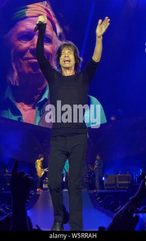 Die Rolling Stones Konzert im Stade de France Stadion, 13. Juni 2014. Mick Jagger auf der Bühne. Die Rolling Stones "2019 North American Stockfoto