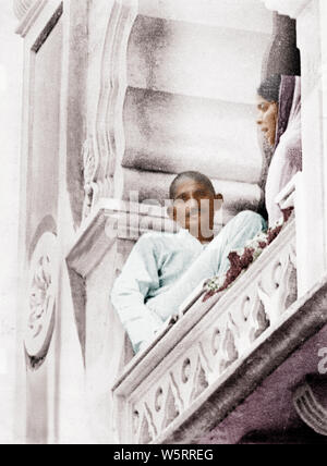 Sarojini Naidu und Mahatma Gandhi in Moschee Chhota Kabristan Mumbai Indien Asien vom 6. April 1919 Stockfoto