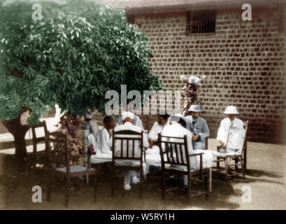 Mahatma Gandhi in der Begegnung mit Rabindranath Tagore in Santiniketan Indien Asien 30. Mai 1925 Stockfoto