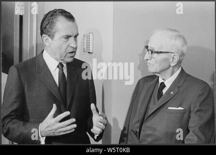 Nixon Treffen mit ehemaligen Präsidenten Harry S. Truman; Umfang und Inhalt: Im Bild: Nixon, Harry S. Truman. Betrifft: Vergangenheit des Präsidenten. Stockfoto