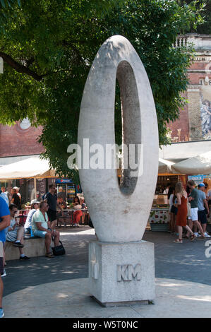 Um Budapest - Null Kilometer Stein Stockfoto