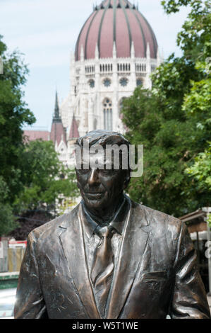 Um Budapest - Ronald Regan Statue, die in der Achtung der Hilfe im Kalten Krieg beenden Stockfoto