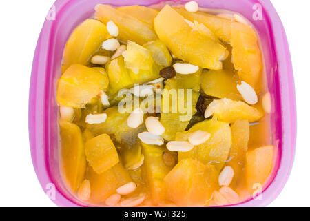 Lecker mango Konfitüre (Marmelade) in abowl mit trockenem Obst garnieren. home mango Marmelade in eine Schüssel. Stockfoto