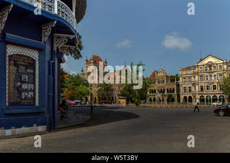 24-Apr-2015 - Elphinstone College David Sassoon Bibliothek Army Navy Gebäude und Rhythmus Haus Ecke bei kalaghoda Mumbai Maharashtra Indien Asien Stockfoto