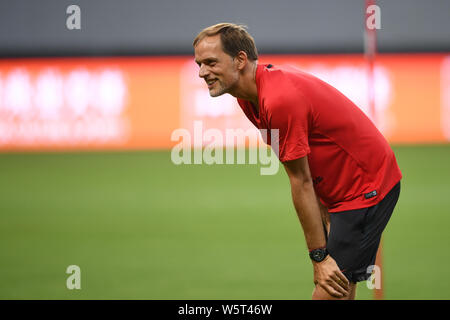Head Coach Thomas Tuchel und Assistenten von Paris Saint-Germain, an einer Schulung für das bevorstehende Spiel der Internationalen Super Cup 2019 in Suzhou Stadt vorbereiten, der ostchinesischen Provinz Jiangsu, 29. Juli 2019. Stockfoto