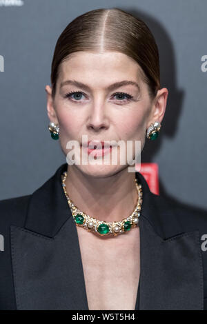Englische Schauspielerin Rosamund Pike nimmt an der Eröffnungsfeier für Bvlgari hohe Schmuck Ausstellung während der 22 Shanghai International Film Festival (S Stockfoto