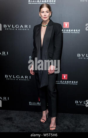 Englische Schauspielerin Rosamund Pike nimmt an der Eröffnungsfeier für Bvlgari hohe Schmuck Ausstellung während der 22 Shanghai International Film Festival (S Stockfoto
