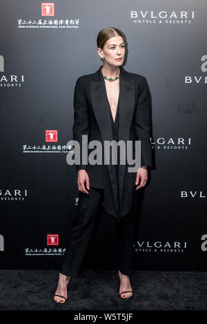 Englische Schauspielerin Rosamund Pike nimmt an der Eröffnungsfeier für Bvlgari hohe Schmuck Ausstellung während der 22 Shanghai International Film Festival (S Stockfoto