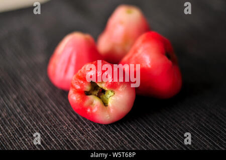 Wachs Rose Apple (apple) Früchte. Syzygium jambos ist ein Baum mit Ursprung in Südostasien und anderswo auftretenden, eingeführt. Stockfoto