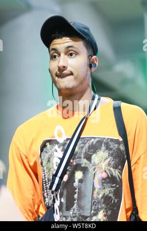 NBA-Star Kyle Kuzma von Los Angeles Lakers kommt an der Shanghai Hongqiao International Airport nach der Landung in Shanghai, China, 12. Juni 2019. Stockfoto