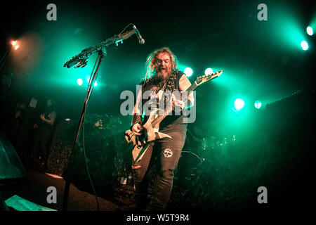 Oslo, Norwegen - 24.Juli 2019. Die amerikanische heavy metal band Soulfly führt live bei John Dee in Oslo. Hier Sänger und Gitarrist Max Cavalera ist live auf der Bühne gesehen. (Foto: Gonzales Foto - Terje Dokken). Stockfoto