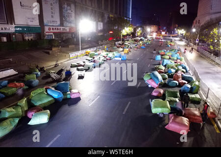 Luftaufnahme von einer Straße mit massiven Parzellen in der Vorbereitung für die zweite Shopping Festival der Taobao 12.12 oder 'double 12' in einem standardisierten Markt in Stockfoto