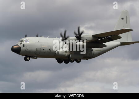 Italienische Air Force Lockheed Martin C-130J Hercules Landung an der Royal International Air Tattoo RIAT 2019 an RAF Fairford, Gloucestershire, VEREINIGTES KÖNIGREICH Stockfoto