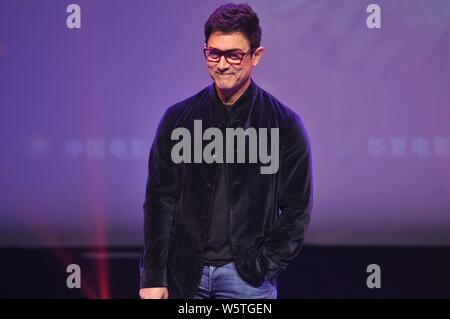 Indischen Schauspieler Aamir Khan besucht eine Premiere für seinen Film "Schläger von hindostan" in Peking, China, 24. Dezember 2018. Stockfoto