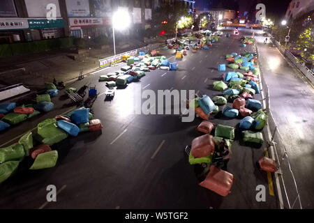 Luftaufnahme von einer Straße mit massiven Parzellen in der Vorbereitung für die zweite Shopping Festival der Taobao 12.12 oder 'double 12' in einem standardisierten Markt in Stockfoto