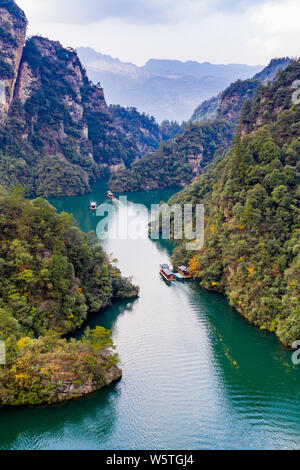 Eine herrliche Landschaft von BaoFeng See und Berg in ZhangJiaJie Stockfoto