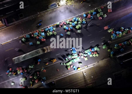 Luftaufnahme von einer Straße mit massiven Parzellen in der Vorbereitung für die zweite Shopping Festival der Taobao 12.12 oder 'double 12' in einem standardisierten Markt in Stockfoto