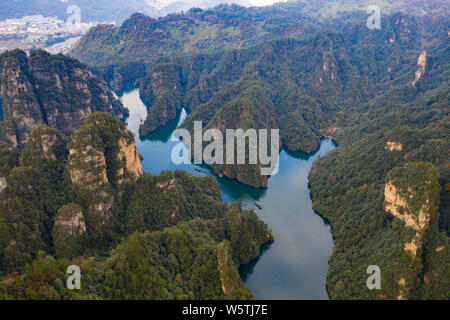 Eine herrliche Landschaft von oben betrachten von BaoFeng See in Zhangjiajie Stockfoto