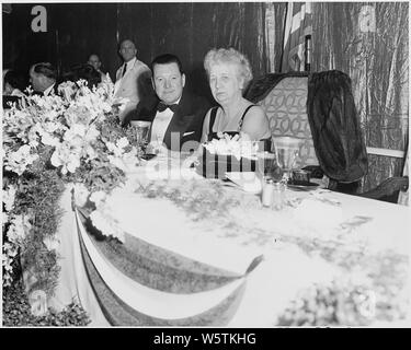 Foto von First Lady Bess Truman am Jefferson-Jackson Tag Abendessen im National Guard Armory in Washington. Stockfoto