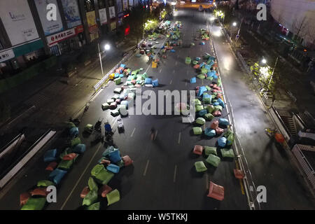 Luftaufnahme von einer Straße mit massiven Parzellen in der Vorbereitung für die zweite Shopping Festival der Taobao 12.12 oder 'double 12' in einem standardisierten Markt in Stockfoto