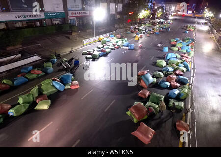 Luftaufnahme von einer Straße mit massiven Parzellen in der Vorbereitung für die zweite Shopping Festival der Taobao 12.12 oder 'double 12' in einem standardisierten Markt in Stockfoto