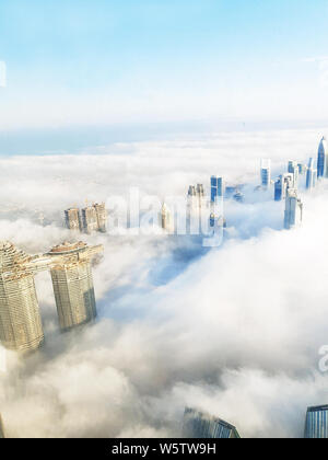 Skyline von Dubai Panorama Aussicht auf den Sonnenuntergang. Stockfoto