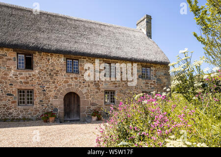 Typische Architektur der Insel-les-Caches alte Bauernhaus aus dem 15. Jahrhundert, Les Villets, Guernsey, Kanalinseln, Großbritannien Stockfoto