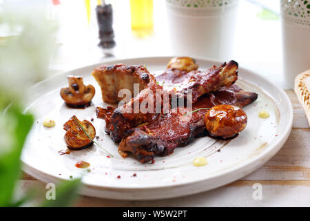 Barbeque Ribs. Schweinerippchen in einem BBQ Sauce. Stockfoto