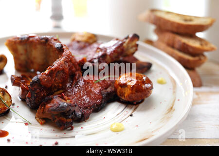 Barbeque Ribs. Schweinerippchen in einem BBQ Sauce. Stockfoto