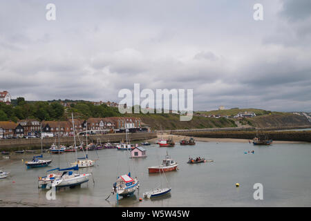 Boote in der Marina am Hafen von Folkestone Kent Stockfoto