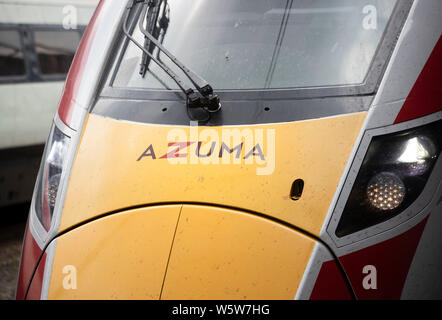 Eine neue Azuma von der LNER in York Bahnhof Betrieben in Yorkshire, wie London Nord Ost der Bahnhof neue Azuma Dienst ist gestartet. Stockfoto