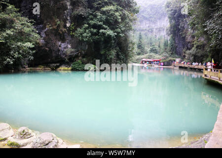 Landschaft der drei Natural Bridges National Geopark (Tian Keng San Qiao) in Xiannushan Stadt, Wulong County, Chongqing, China, 5. Dezember 2018. Thr Stockfoto