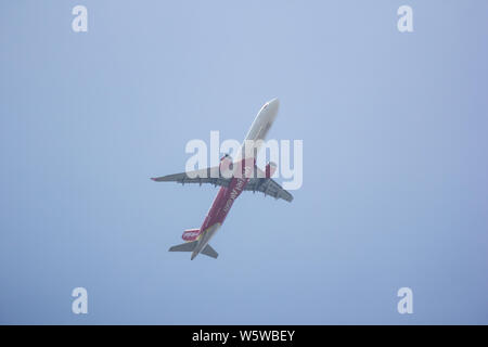 Chiangmai, Thailand - 18. Juli 2019: Airbus A 321-200 der Vietjet Airline. Von Chiang Mai International Airport nehmen nach Ho Chi Minh City Airport. Stockfoto