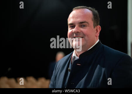 München, Deutschland. 30. Juli, 2019. Clemens Baumgärtner (CSU), neuer Leiter der Wiesn, nimmt teil an der Pressekonferenz für das Oktoberfest 2019. Credit: Lino Mirgeler/dpa/Alamy leben Nachrichten Stockfoto