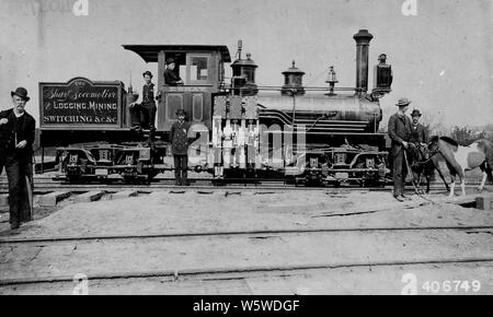 Foto von Shay Lokomotive für den Holzeinschlag, Bergbau und Switching; Umfang und Inhalt: Original Bildunterschrift: Dies ist eine Kopie negative von einem Originalfoto, die Herr E. Shay, der Erfinder der Lokomotive in der Abbildung dargestellt. Das Foto wurde in der Nähe von Cadillac, Michigan über 1904 genommen. Stockfoto