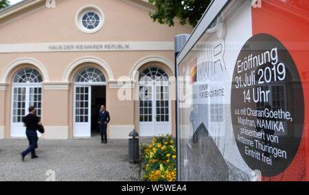 Weimar, Deutschland. 30. Juli, 2019. Das Haus in der Weimarer Republik, am 31. Juli als zentrale Gedenkstätte für die erste deutsche Demokratie eröffnet. Am 31. Juli 1919, verabschiedet die Nationalversammlung der Weimarer Reichsverfassung, der von Reichspräsident Friedrich Ebert (SPD) am 11. August in Schwarzburg, Thüringen unterzeichnet wurde. Foto: Martin Schutt/dpa-Zentralbild/dpa/Alamy leben Nachrichten Stockfoto