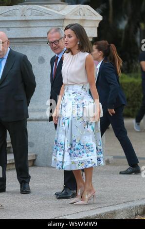 Madrid, Spanien. 30. Juli 2019. Letizia Königin von Spanien zu Besuch in der Nationalbibliothek in Madrid, ist der Minister für Kultur José Guirao empfangen und der Direktor der Ana Santos Bibliothek. Die nationale Bibliothek von Spanien von Felipe V Ende 1711 gegründet und im März 1712 eröffnet, als die Königliche Öffentliche Bibliothek. Bücher in Spanien gedruckt muss eine Kopie für das Depot. 1836 In der Bibliothek nicht mehr Eigentum der Krone und geschah auf dem Innenministerium zu richten, und zum ersten Mal der Name der Nationalen Bibliothek erhalten. Quelle: dpa Picture alliance/Alamy leben Nachrichten Stockfoto