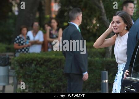 Madrid, Spanien. 30. Juli 2019. Letizia Königin von Spanien zu Besuch in der Nationalbibliothek in Madrid, ist der Minister für Kultur José Guirao empfangen und der Direktor der Ana Santos Bibliothek. Die nationale Bibliothek von Spanien von Felipe V Ende 1711 gegründet und im März 1712 eröffnet, als die Königliche Öffentliche Bibliothek. Bücher in Spanien gedruckt muss eine Kopie für das Depot. 1836 In der Bibliothek nicht mehr Eigentum der Krone und geschah auf dem Innenministerium zu richten, und zum ersten Mal der Name der Nationalen Bibliothek erhalten. Quelle: dpa Picture alliance/Alamy leben Nachrichten Stockfoto