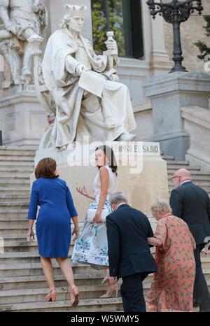 Madrid, Spanien. 30. Juli 2019. Letizia Königin von Spanien zu Besuch in der Nationalbibliothek in Madrid, ist der Minister für Kultur José Guirao empfangen und der Direktor der Ana Santos Bibliothek. Die nationale Bibliothek von Spanien von Felipe V Ende 1711 gegründet und im März 1712 eröffnet, als die Königliche Öffentliche Bibliothek. Bücher in Spanien gedruckt muss eine Kopie für das Depot. 1836 In der Bibliothek nicht mehr Eigentum der Krone und geschah auf dem Innenministerium zu richten, und zum ersten Mal der Name der Nationalen Bibliothek erhalten. Quelle: dpa Picture alliance/Alamy leben Nachrichten Stockfoto