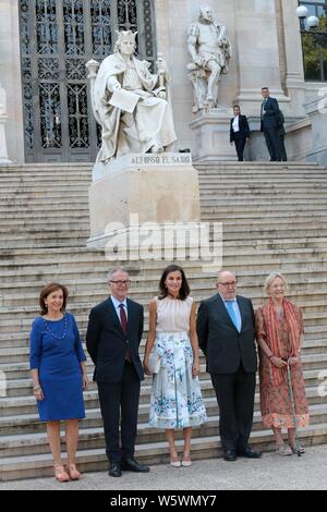 Madrid, Spanien. 30. Juli 2019. Letizia Königin von Spanien zu Besuch in der Nationalbibliothek in Madrid, ist der Minister für Kultur José Guirao empfangen und der Direktor der Ana Santos Bibliothek. Die nationale Bibliothek von Spanien von Felipe V Ende 1711 gegründet und im März 1712 eröffnet, als die Königliche Öffentliche Bibliothek. Bücher in Spanien gedruckt muss eine Kopie für das Depot. 1836 In der Bibliothek nicht mehr Eigentum der Krone und geschah auf dem Innenministerium zu richten, und zum ersten Mal der Name der Nationalen Bibliothek erhalten. Quelle: dpa Picture alliance/Alamy leben Nachrichten Stockfoto