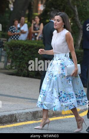 Madrid, Spanien. 30. Juli 2019. Letizia Königin von Spanien zu Besuch in der Nationalbibliothek in Madrid, ist der Minister für Kultur José Guirao empfangen und der Direktor der Ana Santos Bibliothek. Die nationale Bibliothek von Spanien von Felipe V Ende 1711 gegründet und im März 1712 eröffnet, als die Königliche Öffentliche Bibliothek. Bücher in Spanien gedruckt muss eine Kopie für das Depot. 1836 In der Bibliothek nicht mehr Eigentum der Krone und geschah auf dem Innenministerium zu richten, und zum ersten Mal der Name der Nationalen Bibliothek erhalten. Quelle: dpa Picture alliance/Alamy leben Nachrichten Stockfoto