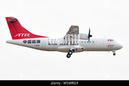 Eine ATR 42-600 der Turboprop Hersteller ATR nimmt Teil an einem Flug Probe in Vorbereitung für die 12. Internationale Luft- und Raumfahrt Ex Stockfoto