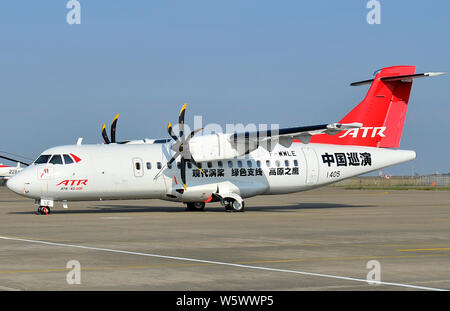 Eine ATR 42-600 der Turboprop Hersteller ATR nimmt Teil an einem Flug Probe in Vorbereitung für die 12. Internationale Luft- und Raumfahrt Ex Stockfoto