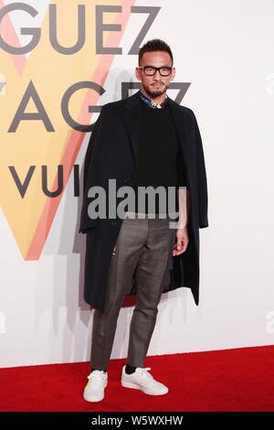 Pensionierte Japanischen Fußball-Star Hidetoshi Nakata kommt an der Louis Vuitton', Volez Voguez, Voyagez' Ausstellung in Shanghai, China, 15. November 2018. Stockfoto